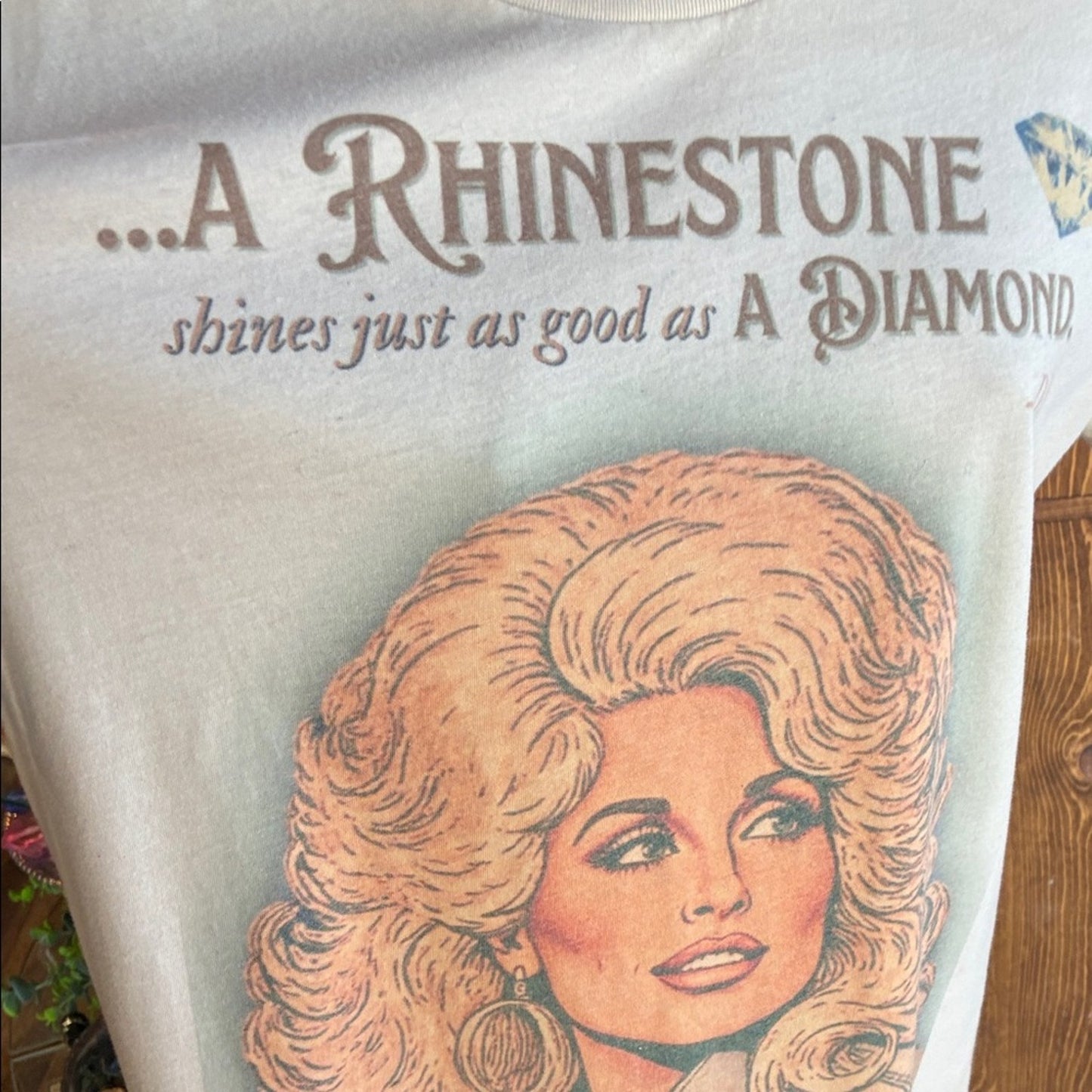 Dolly Parton Vintage-Style Graphic Tee – “A Rhinestone Shines Just as Good as a