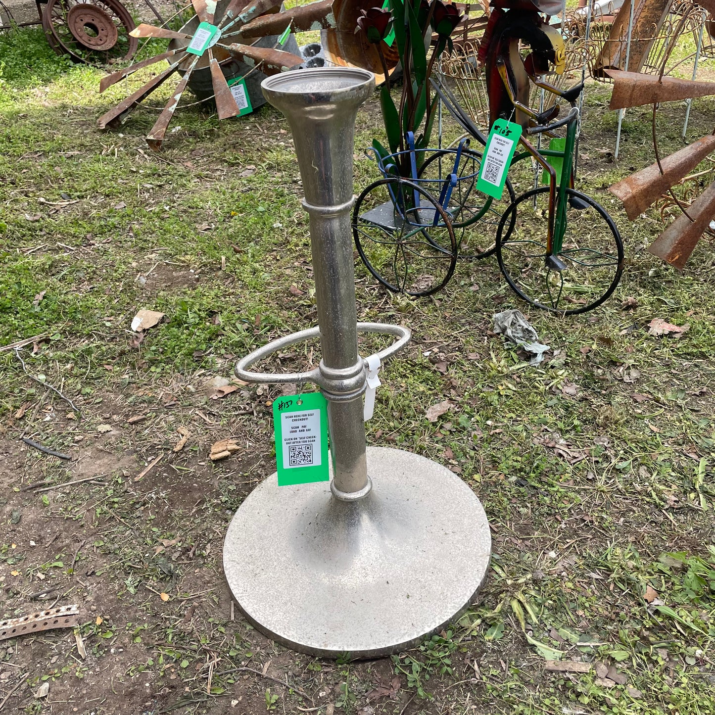 #137, Chair base