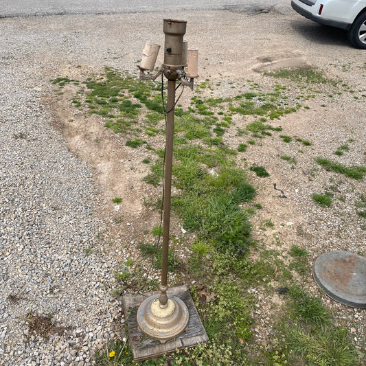 #147, Lamp post