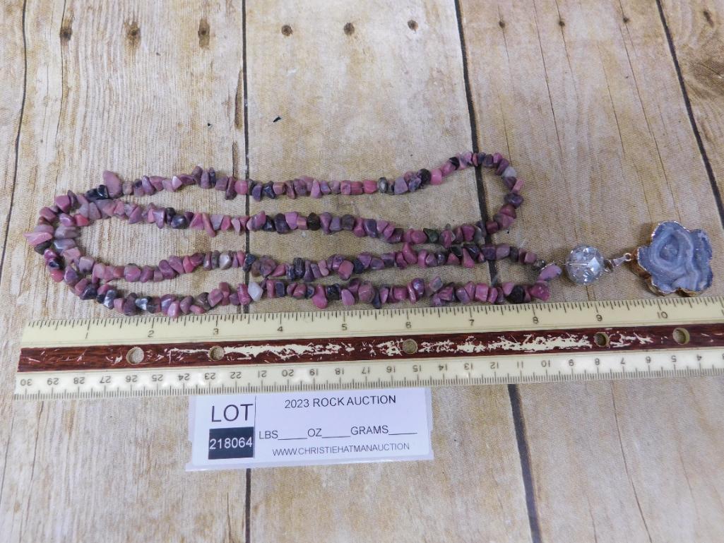 GENUINE STONE PENDANT ON STONE CHIP NECKLACE