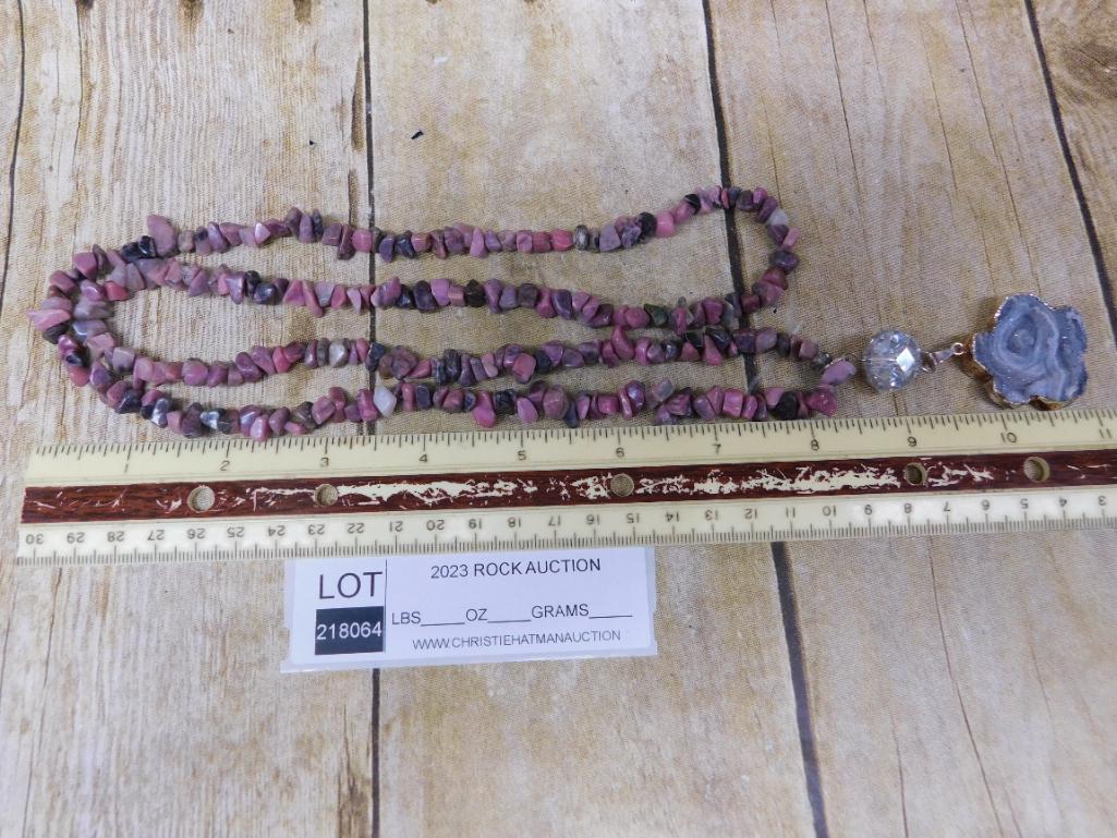 GENUINE STONE PENDANT ON STONE CHIP NECKLACE