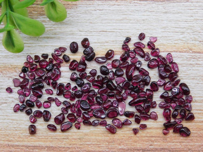 GARNET ROCK STONE LAPIDARY SPECIMEN