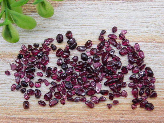 GARNET ROCK STONE LAPIDARY SPECIMEN
