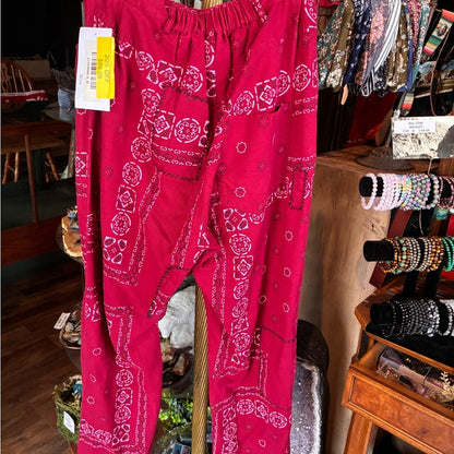 Magenta Bandana Print Casual Pants