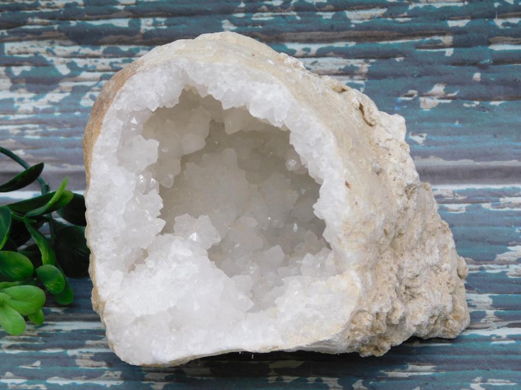 GEODE ROCK STONE LAPIDARY SPECIMEN