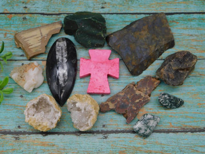 MIXED LOT ROCKS BEADS FOSSILS