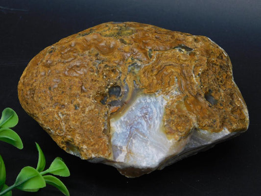LARGE AGATE ROCK SPECIMEN