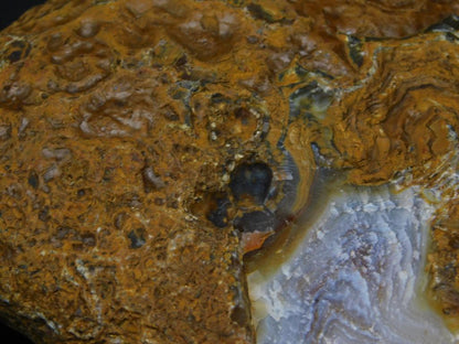 LARGE AGATE ROCK SPECIMEN