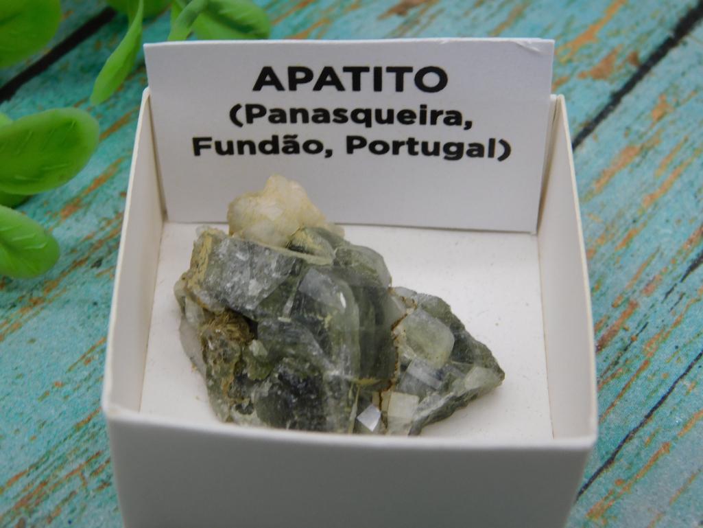 APATITE SPECIMEN