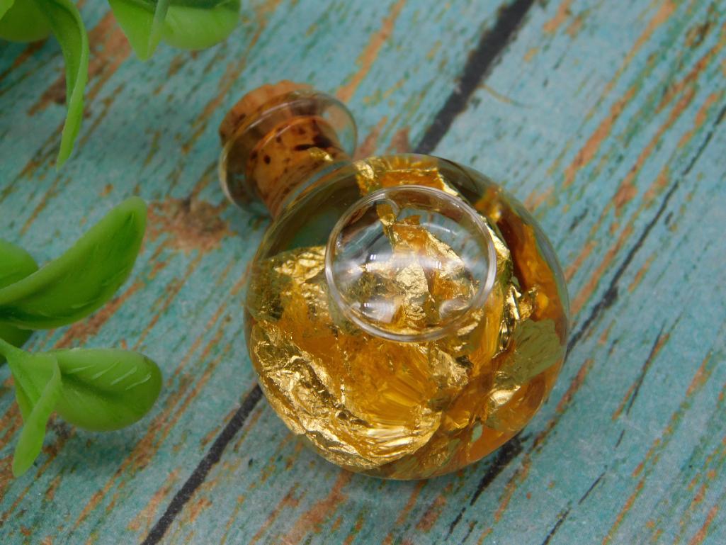 GOLD FLAKES IN BOTTLE