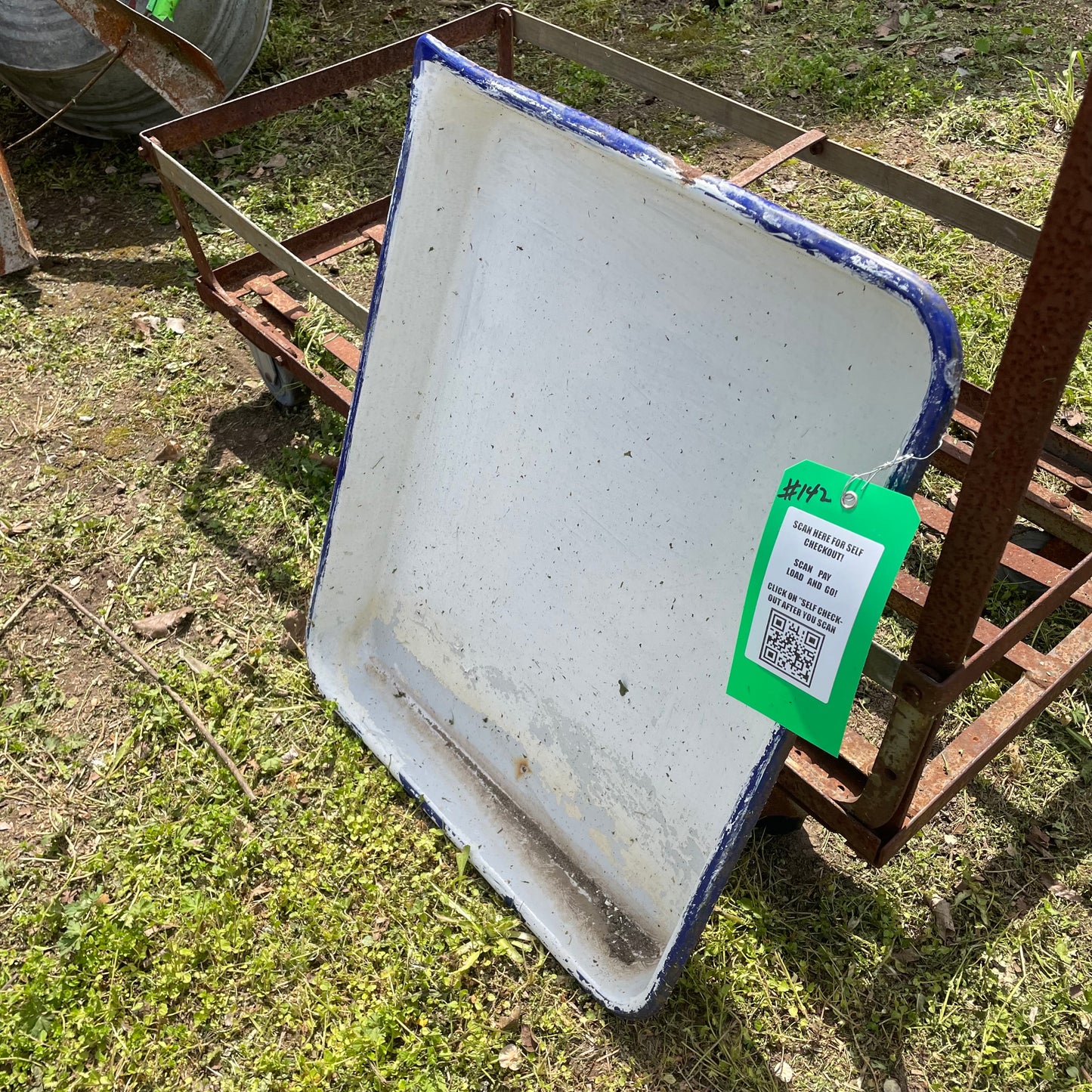 #142, White/Blue pan