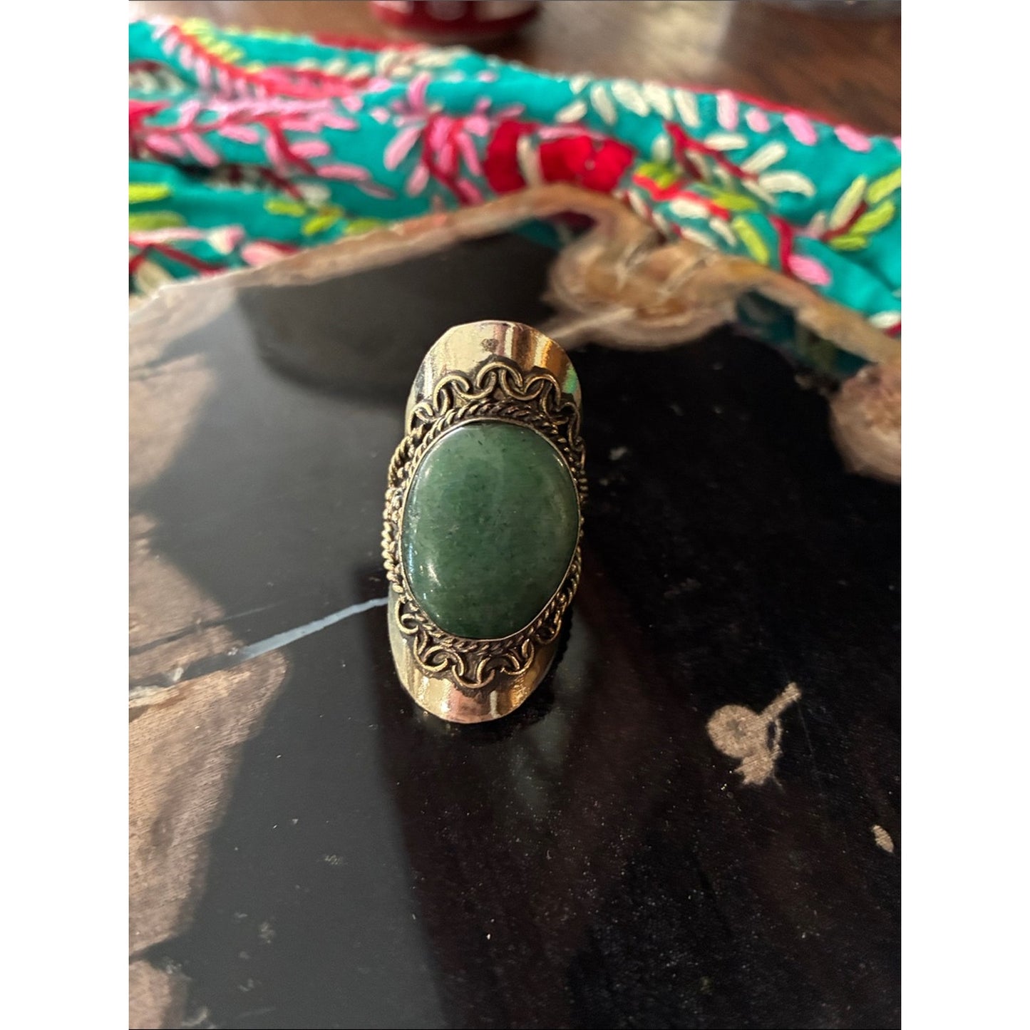 Green Stone Vintage-Style Oval Cocktail Ring