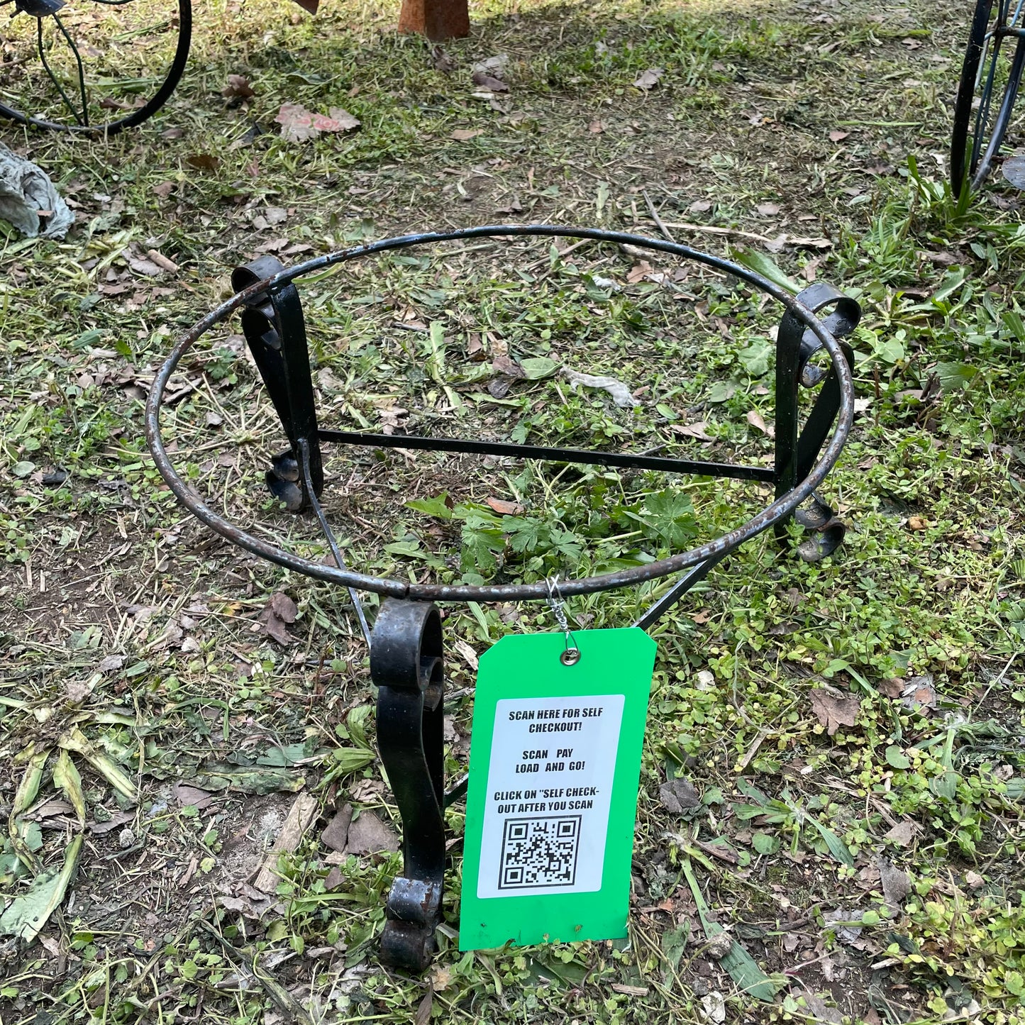 #154, Short black planter