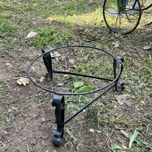 #154, Short black planter