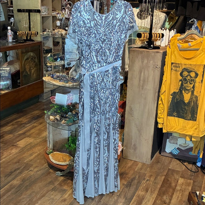 R&M Richards ✨ Silver Sequin Embellished Evening Gown ✨  Make a stunning entranc