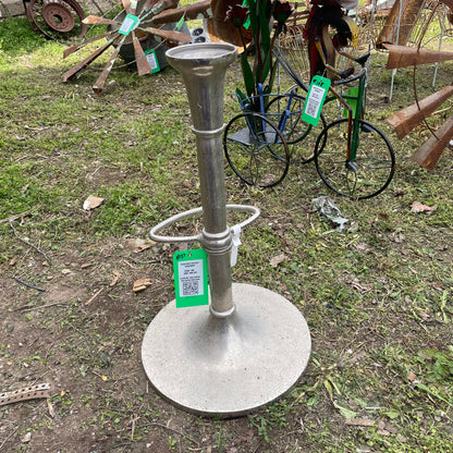 #137, Chair base