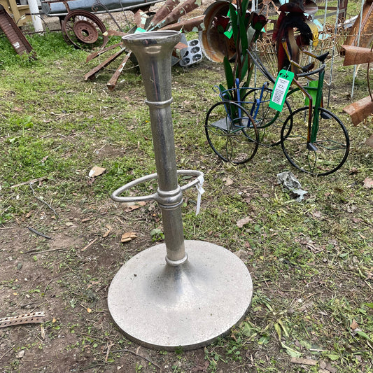 #137, Chair base