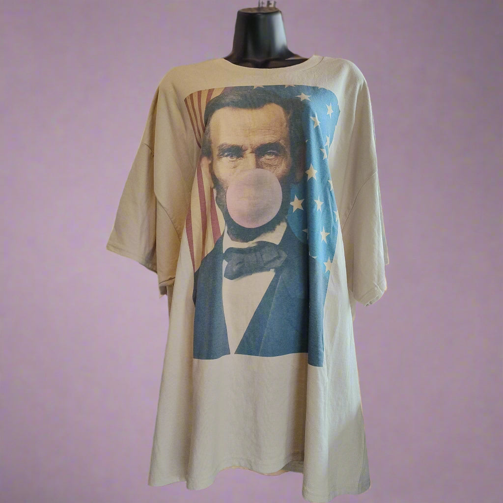 Abraham Lincoln Bubble Gum T-Shirt - Patriotic Pop Art Design