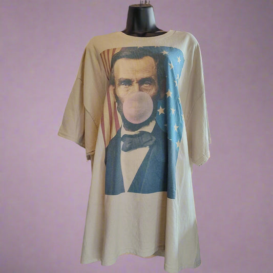 Abraham Lincoln Bubble Gum T-Shirt - Patriotic Pop Art Design